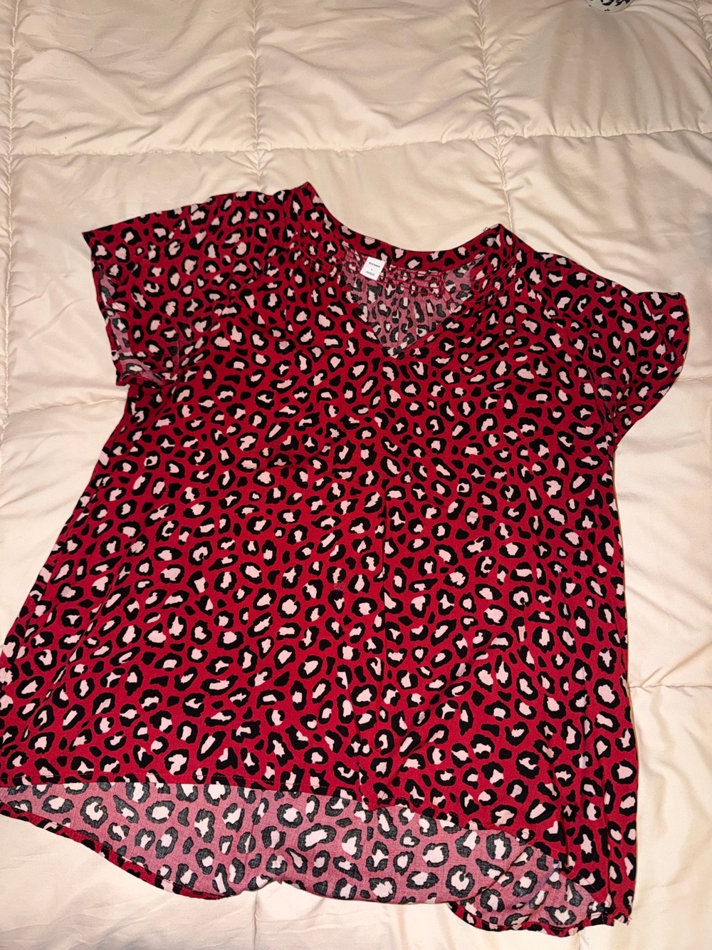 Leopard V-Neck - Picture 3 of 4